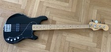 Squier/Fender Dimension Bass