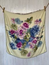 Quadratischer Seidentuch