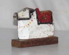 Old Wooden Nandi Statue Weiß