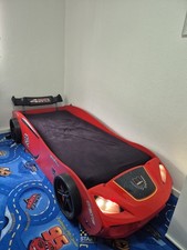  Auto Kinderbett rot in sehr guter Zustand mit Matratze und Lattenrost 90x200