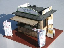 Zeitungskiosk  ,  Sperrholz