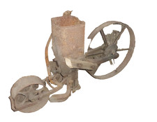 Teil alte Drillmaschine Eisenräder bäuerliches Hallensis Zimmermann Halle Saale