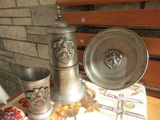Zinnkrug + Teller + Becher  Set 95 % Zinn  Löwen-Wappen 2,1 kg  Zinn