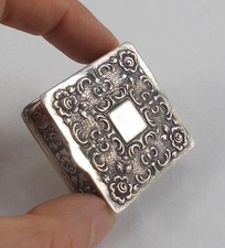 *RAR* Stilvolle Sußstoff- / Pillendose mit floralem Dekor aus 835er Silber