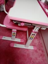 Kinderschreibtisch und Stuhl