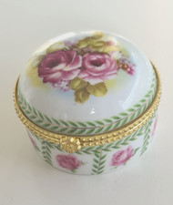 DOSE  Porzellan mit goldenem