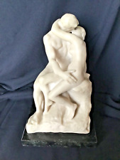 Skulptur "Der Kuss" von Rodin, Nachbildung (Polyresin), 26 cm hoch, Marmorplatte