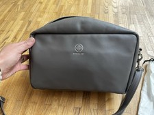 Jubelist Wickeltasche Zoe XL  Crossbody in grau mit Gurt Zum Tauschen