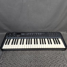 M-Audio Oxygen 49 (3. Gen) USB MIDI Keyboard Controller mit Schiebern & Reglern