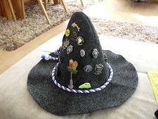 Seppelhut Trachtenfilzhut mit 36 anstecknadeln Gr. 55. Gebraucht.