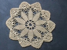 rundes Zierdeckchen Häkeldeckchen beige ca. 20 cm