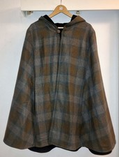 Wende- Cape mit Kapuze