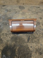 Aschenbecher mitte vorn