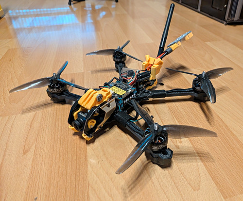 Fpv racing quadrocopter - racing, mit