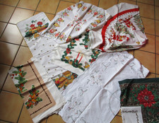 7 Weihnachtsdecken gebraucht - die runde Decke hat in der Mitte einen Fleck