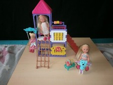 Barbie Chelsea Spielplatz mit Puppen und Zubehör Kinder Freizeit Mattel