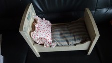 schönes  antikes Puppen bett