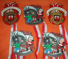 Feuerwehr Stadt Ratingen 5 Karnevalsorden Feuerwehrmann beim Löschen & A.T.U.ATU