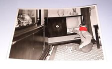 Junge vor Fernseher Stofftier Hund Steiff ? Fernsehtruhe  Altes Foto 60s 4613