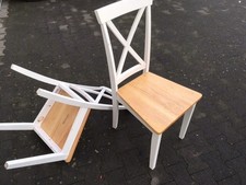 Zwei schöne Küchen Stühle Holz weiß lackiert Landhaus Stil