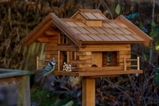 Vogelfutterhaus Blockhaus Vogelhaus Almhütte Ständer Futterstation Holz Braun