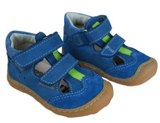 Schöne Kindersandalen von