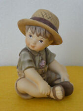 Goebel Figur - Kim Anderson - Ich bleib hier - I´m staying - Junge mit Hut 