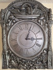 Dekoritative Vintage Wanduhr mit Zinn-Relief