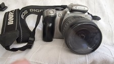 Canon EOS 300D  6.3MP Digitalkamera - Silber (Kit mit EF-S 18-55mm Objektiv)