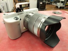 SONY NEX-F3 Spiegellose Kamera mit 16-50mm Objektiv Gebraucht