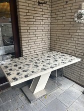 Weiße Große Tisch Zum Essen Aus Metall Und Edel Ist Auch Für Viel Anderes