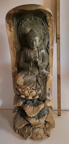 Buddha auf lotusblüte - auf,