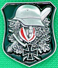 Wehrmacht Abzeichen: Stahlhelm mit Schwert, Eichenlaub & Ritterkreuz Replik WWII