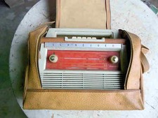 Altes kofferradio mit marke - mit,