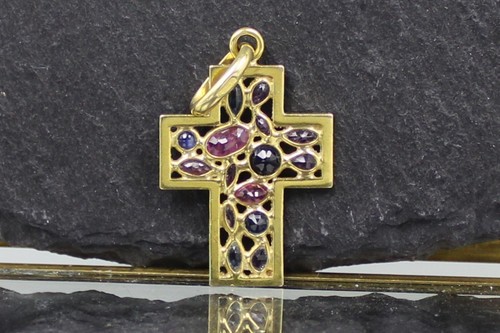 Edelstein-Goldkreuz