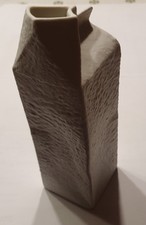 Tütenvase Bisquitporzellan