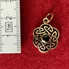 Bronzeanhänger keltischer Knoten mit Stein keltisches Symbol Amulett 