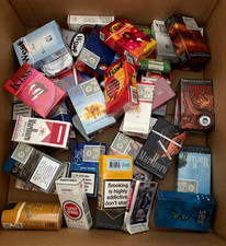 35 leere Zigarettenschachtel