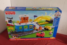 Fisher-Price Little People Flughafen großer Flughafen. Mit 3 Figuren, Flugzeug.