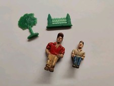 LKW oder Traktorfahrerfiguren, Kunststoffbäume 60er Jahre Spielzeug