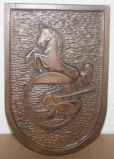 Handgeschnitzte Holztafel mit