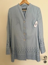 Gehrock mit Lochstickerei