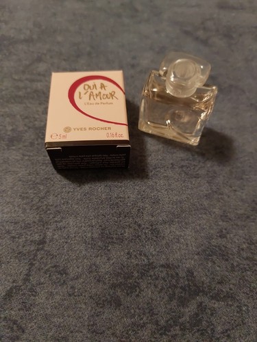 Miniatur parfum flakon oui a - parfum,