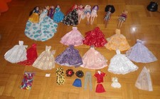 Konvolut Puppen und Kleidung