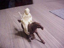 Araber auf Pferd Gewehr in rechter Hand, Afrikafiguren von Heinerle, Domplast