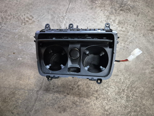 Getrankehalter vorn ablagefach - vorn,