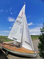 Segeljolle Korsar mit Slipwagen und Trailer - segelklar mit Zubehör