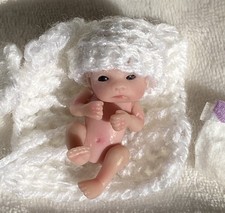 Miniatur Babypuppe ca. 5cm sculpt baby viny/Art Doll/dollhouse/Puppenhaus OOAK 