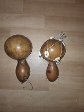 Traditionelle Handgefertigte Maracas aus Kalebassen – Mit Naturdekor verziert