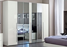 Kleiderschrank